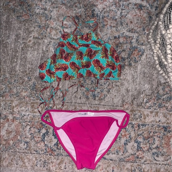 Bikini - Picture 2 of 8